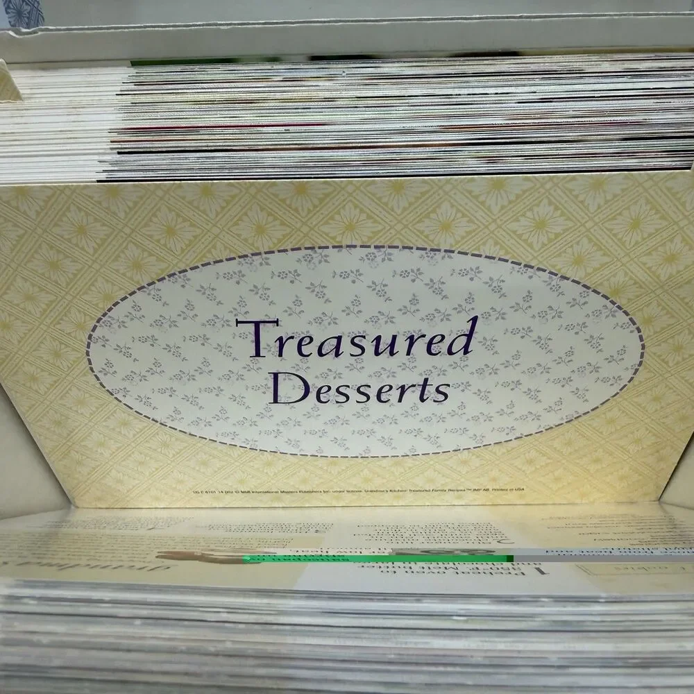 Grandma’s Kitchen Treasured Family Recipes Complete 318 Card Recipe Box Set